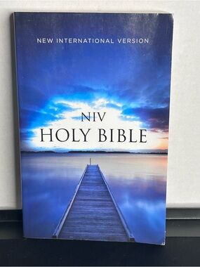 NIV Holy Bible Value Outreach Edition Softcover Blue Pier Cover - Pre-owned